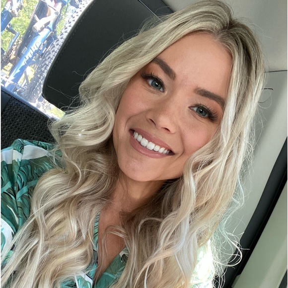 Meet your Posher, Nickole - Picture 1 of 3